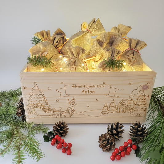Adventskalender Holzkiste personalisiert mit Namen – Motiv Reh & Schlitten | Weihnachtsgeschenk Kinder