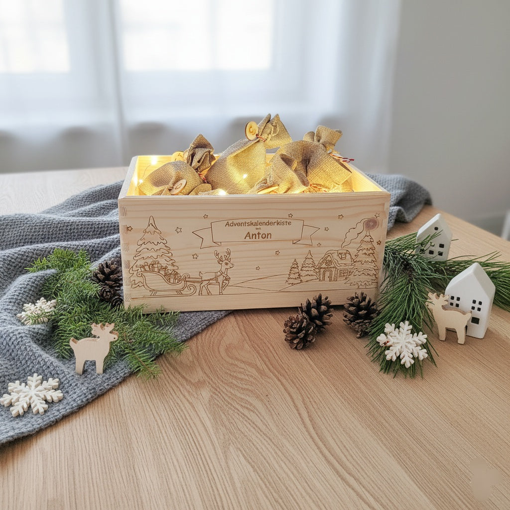 Adventskalender Holzkiste personalisiert – Reh & Schlitten