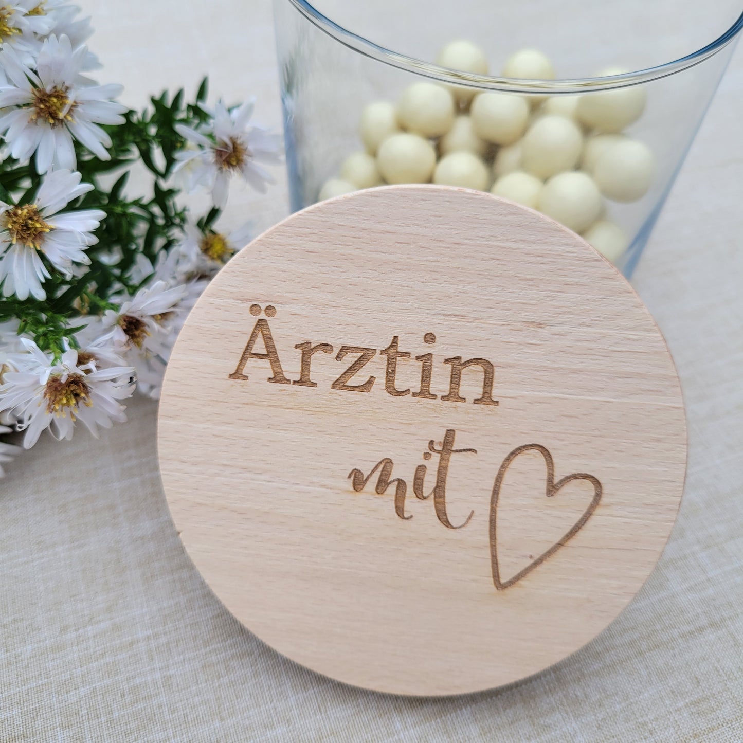 Arzt oder Ärztin mit Herz Vorratsglas mit Gravur