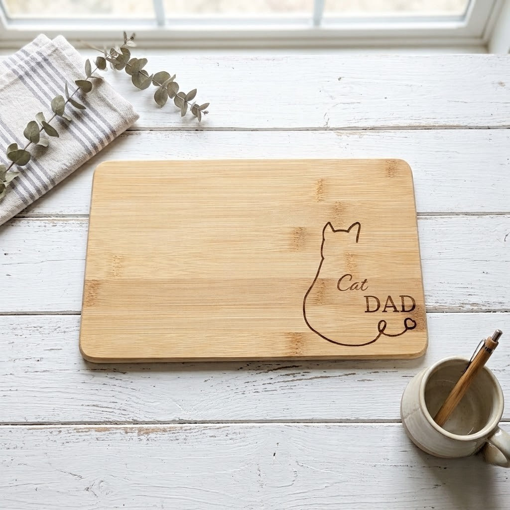 Frühstücksbrettchen Cat Dad graviert aus Bambus – Geschenk für Katzenpapa, ca. 22 × 14 cm