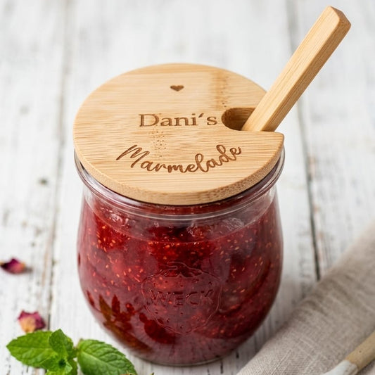 Glas mit Holzlöffel Marmelade