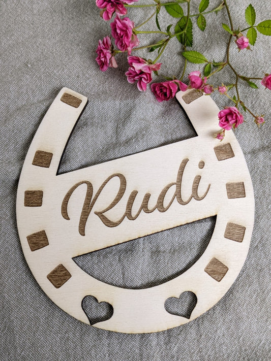 Hufeisen personalisiert mit Namen Boxenschild Herz